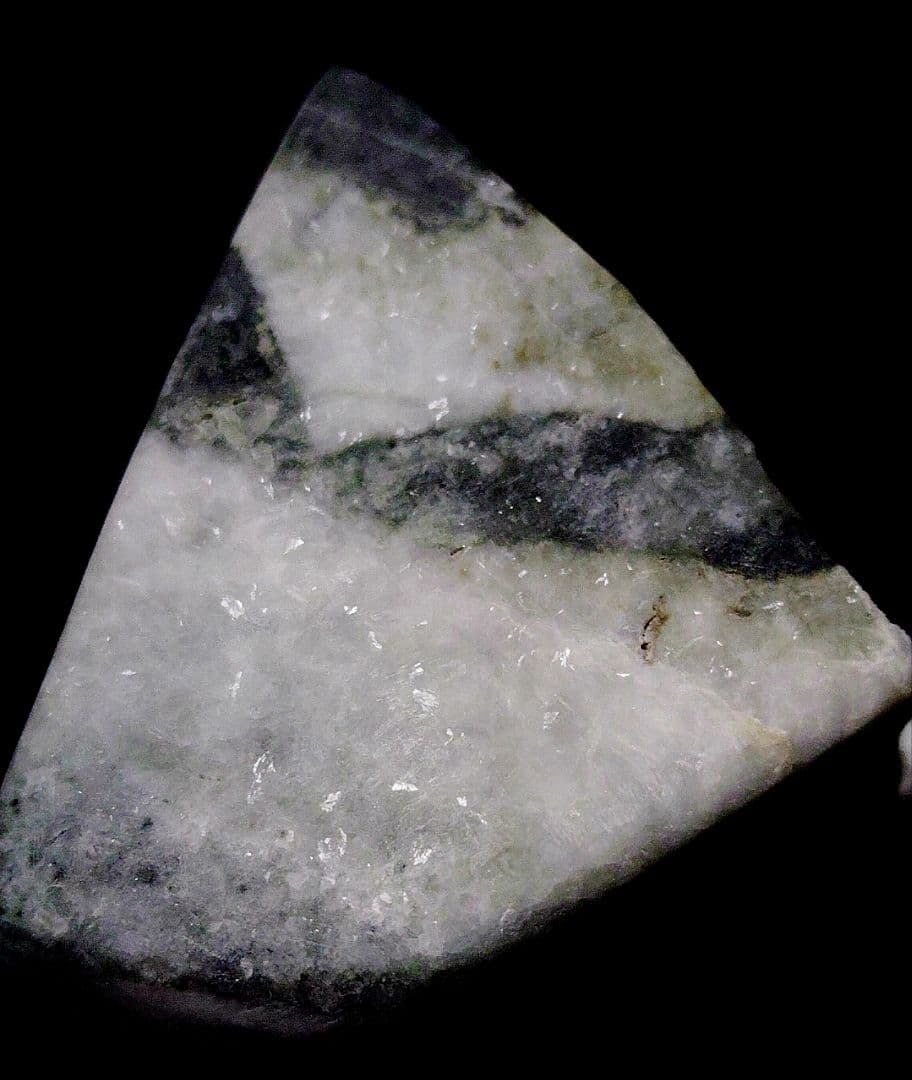 ★翡翠原石★稀少！下仁田翡翠【カチ割り・5面磨き577ｇ】