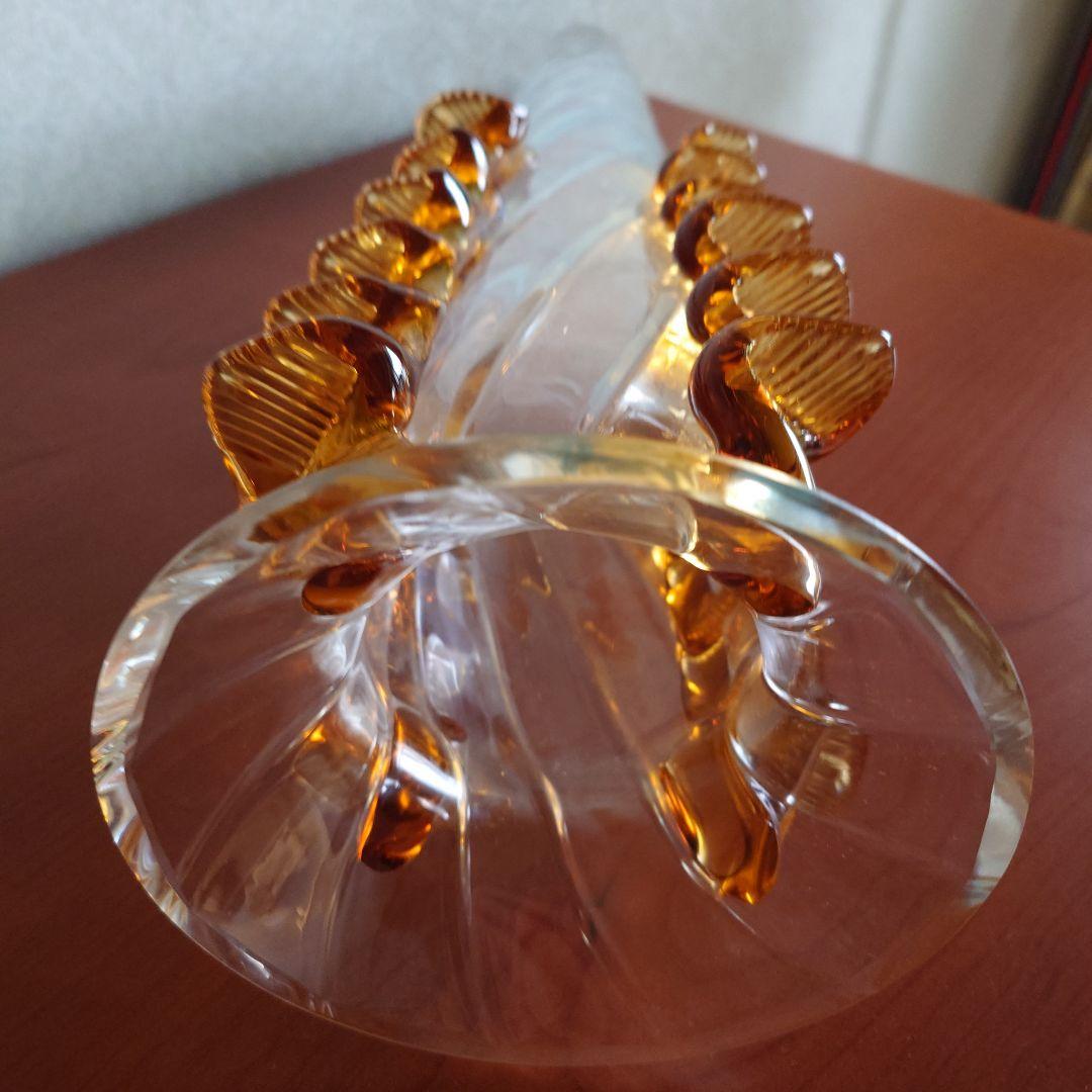 スパイラルデザインのオーダーガラス花瓶