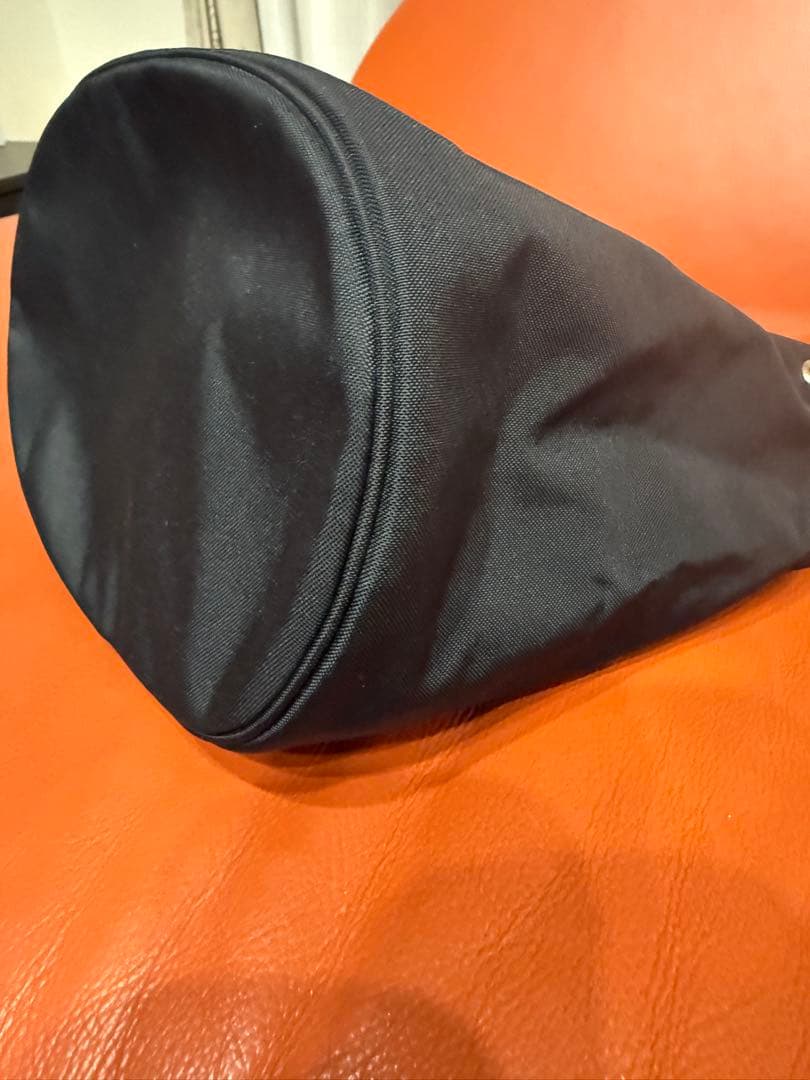 りんご　バレンシアガ　ドローストリング　ショルダーバッグ