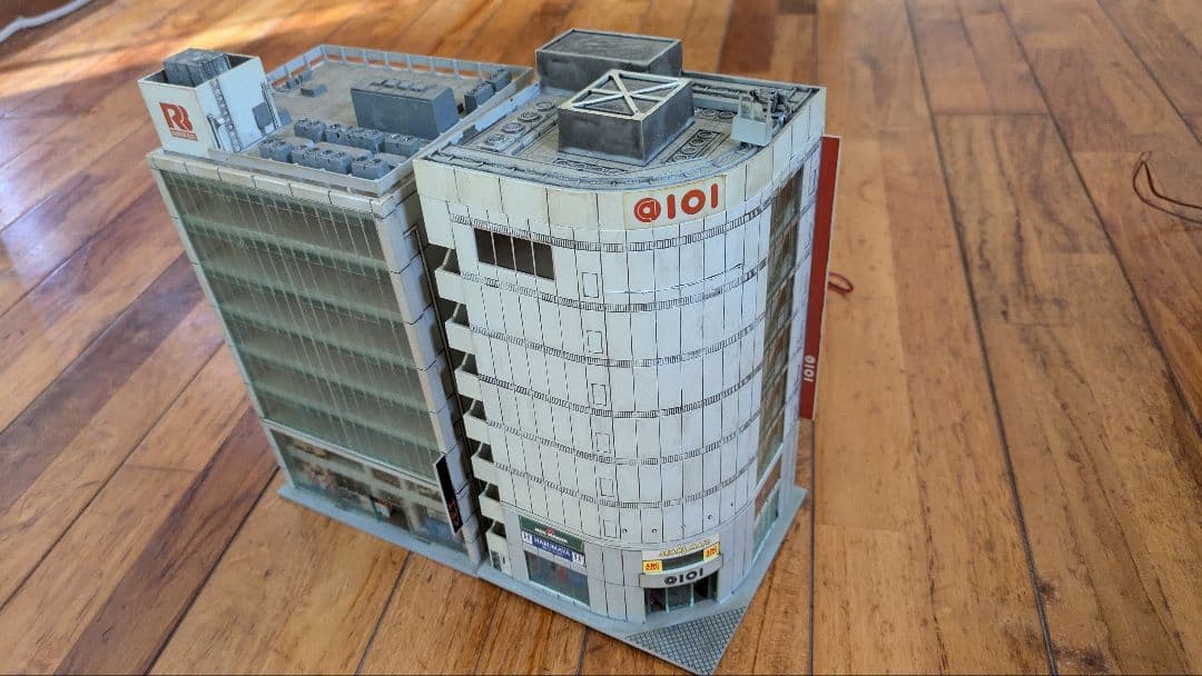 KATOストラクチャー完成品ブランドビル4個セット 各ビルフィギュア付き