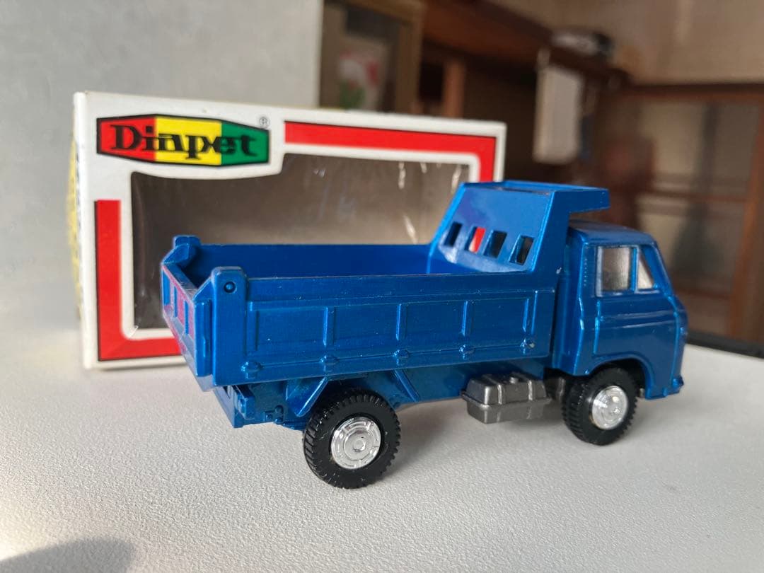 ダイヤペット　ニッサンキャブダンプ青