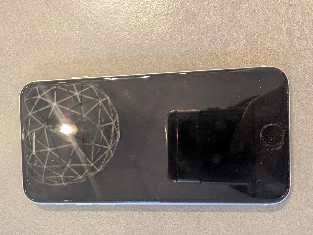 iphone se ホワイト　本体のみ