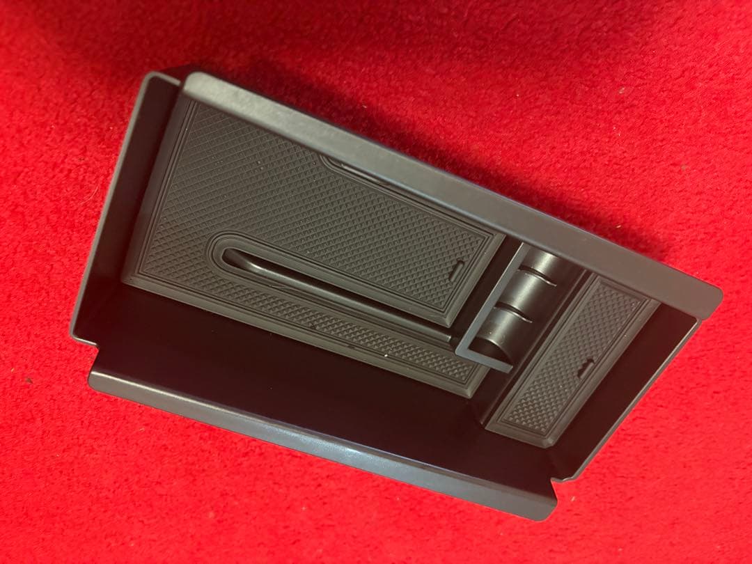 新型プリウス　車内アクセサリー