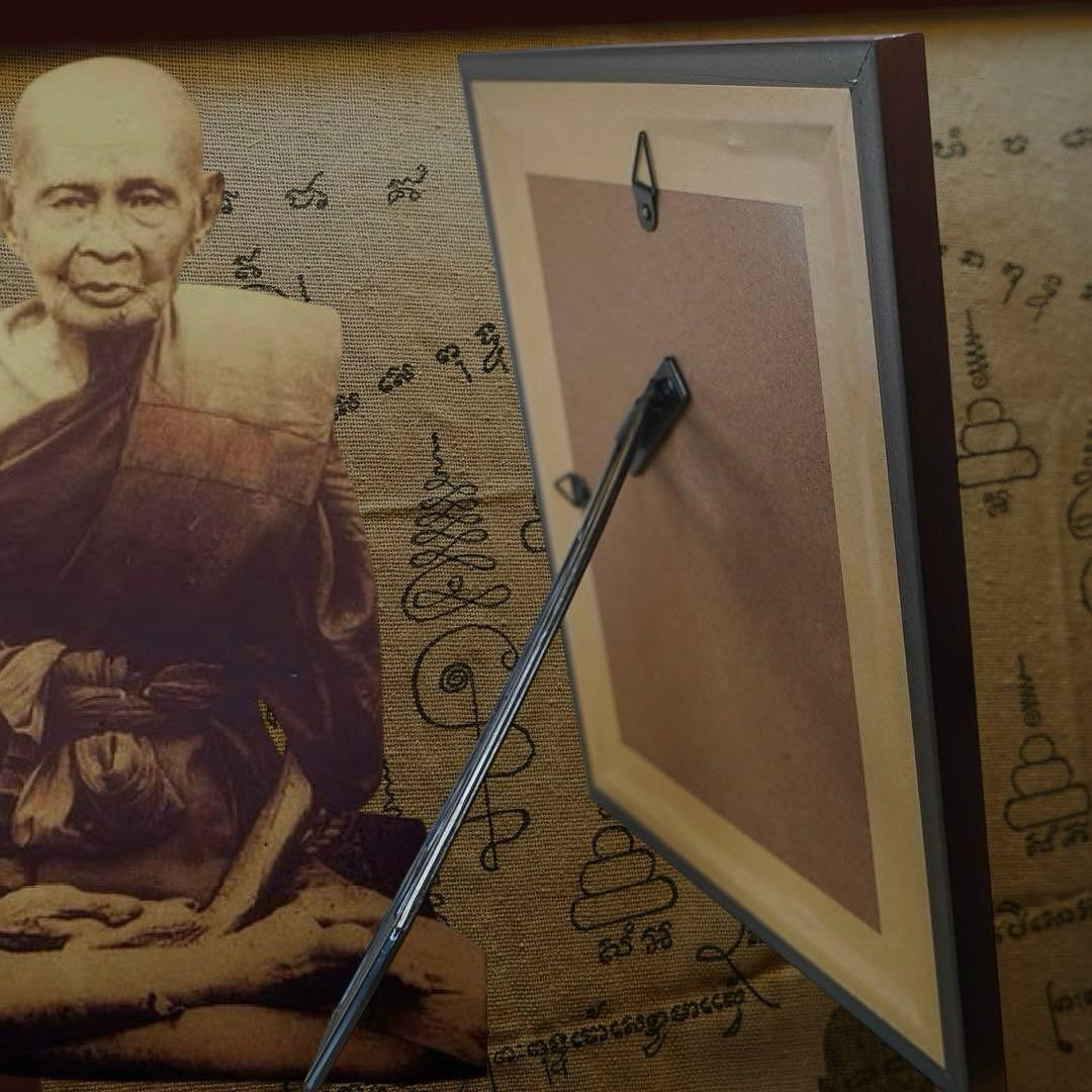 【鑑定書付】奇跡の聖布　超大僧の集結 ルアンプーイアム師の伝説布　プラクルアン