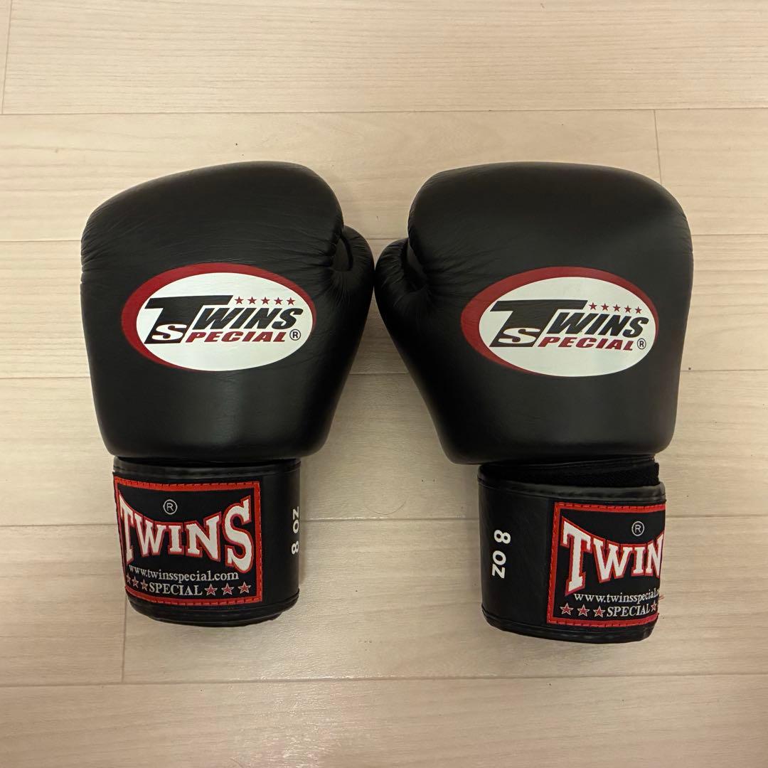 TWINS 8オンス　 ツインズ　ボクシング グローブ ウインディ　キック