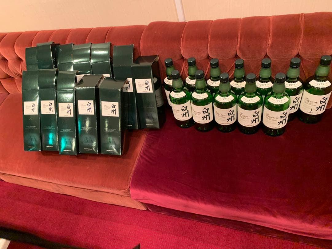 サントリー白州ノンエイジの空き瓶、箱の12本分のセットです。