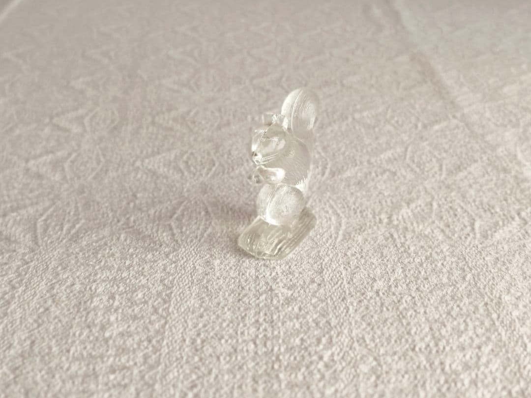 * vintage glass figure ୨୧ * ガラスの リスさん