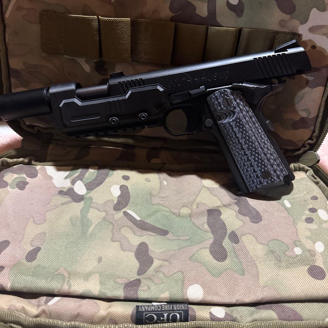 東京マルイ M45A1 ブラックガバメント 蓄光弾カスタムとM1911A1