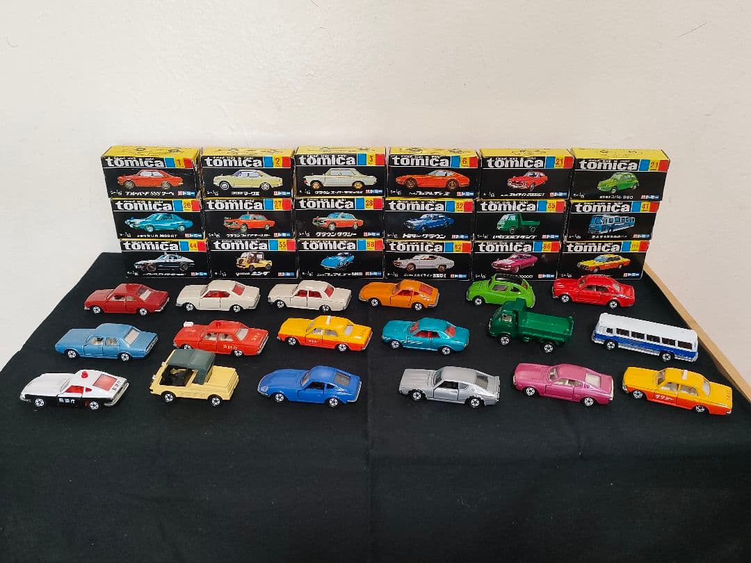 【コレクター必見】トミカ発売30周年記念限定発売 黒箱18台