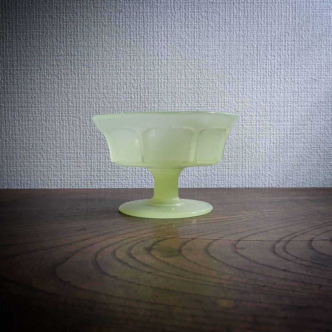 黄練りウランガラス　氷コップ　乳白色　明治　大正ロマン　デザートカップ　訳あり