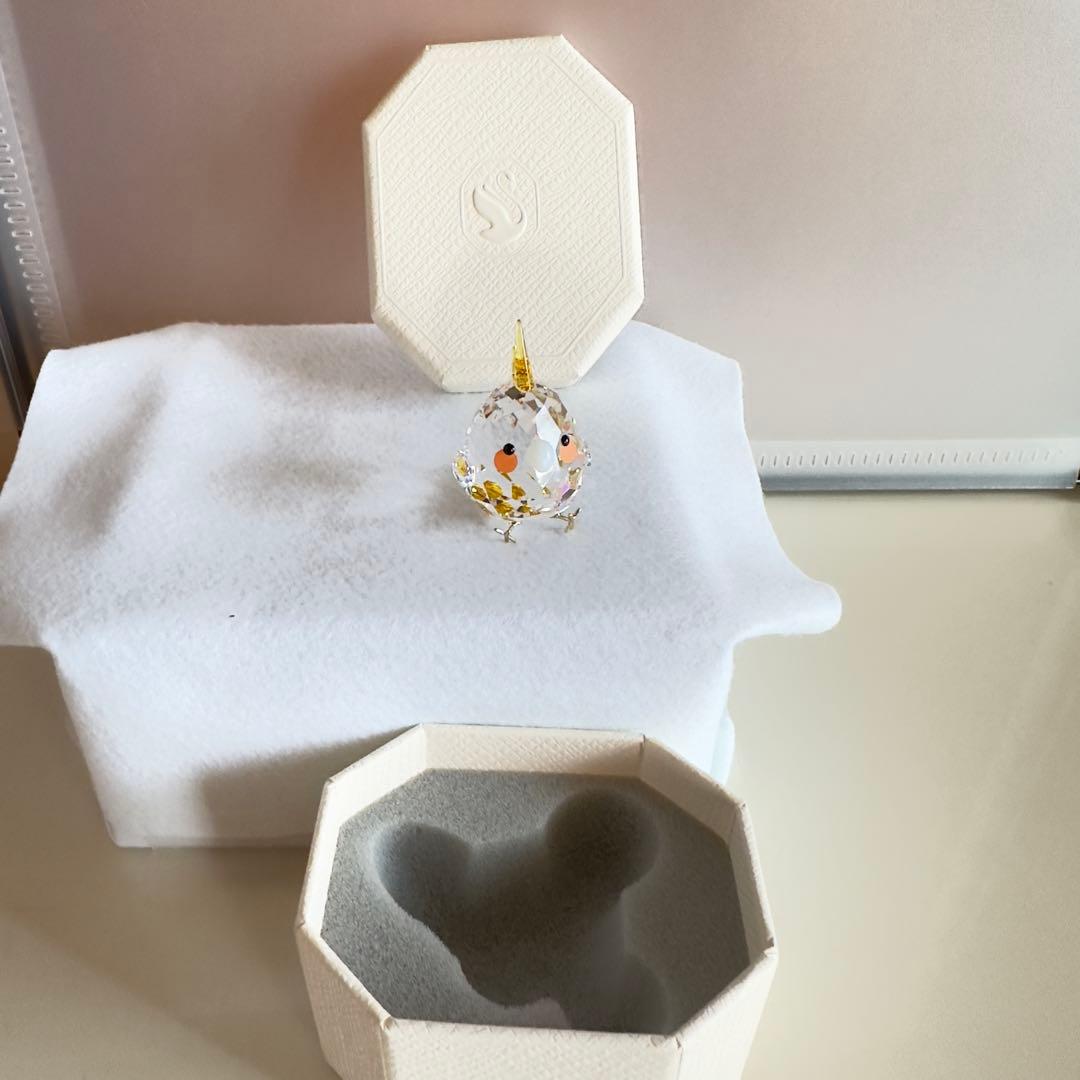 スワロフスキー クリスタル製　幸運の小鳥オブジェ