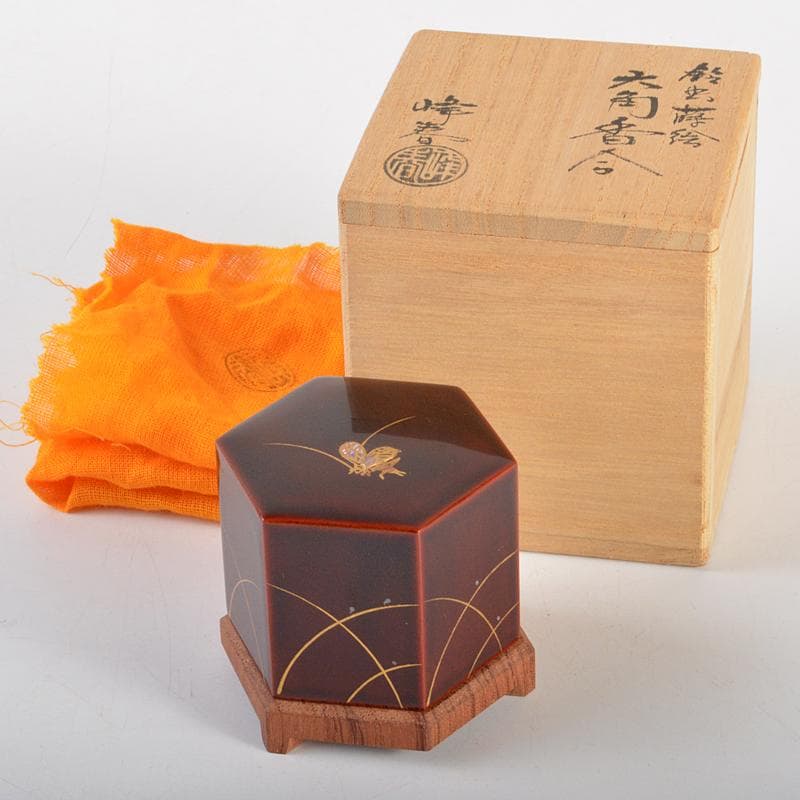 加賀蒔絵師　川上峰春作　螺鈿装飾　鈴虫蒔絵　六角香合　共布共箱　M　R7352