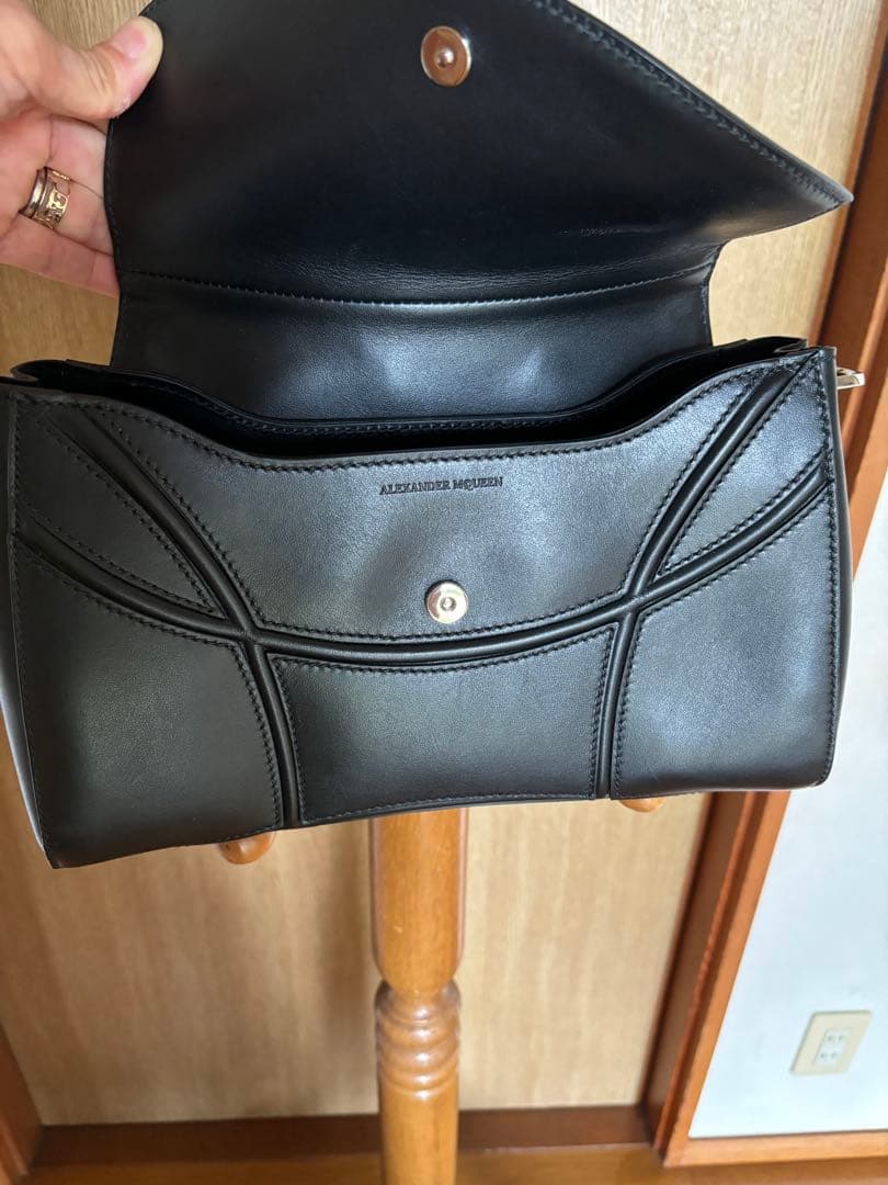 新品、未使用アレキサンダーマックイーンハンドバッグ