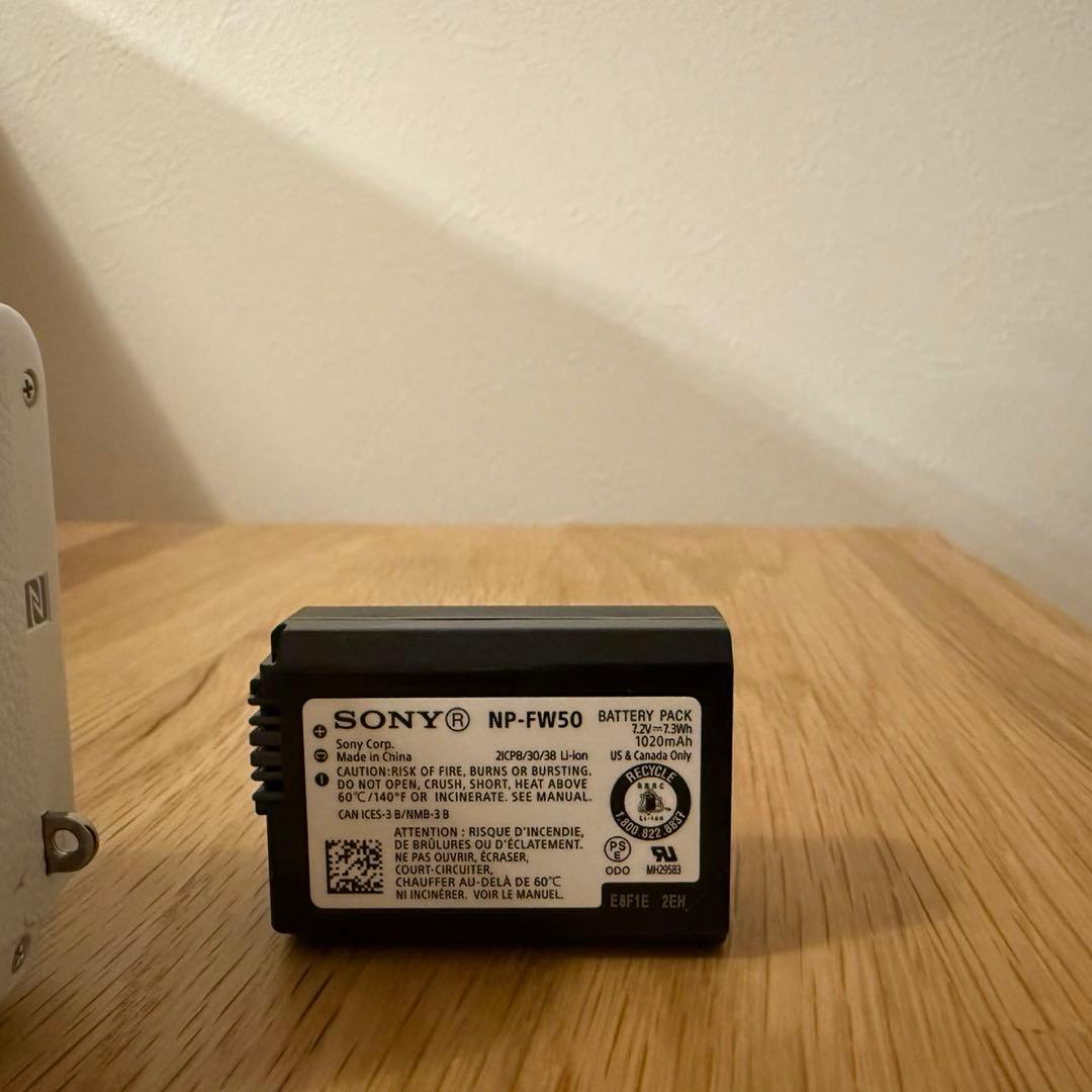 SONY α5100 ミラーレスカメラ 本体・レンズ・バッテリー付き