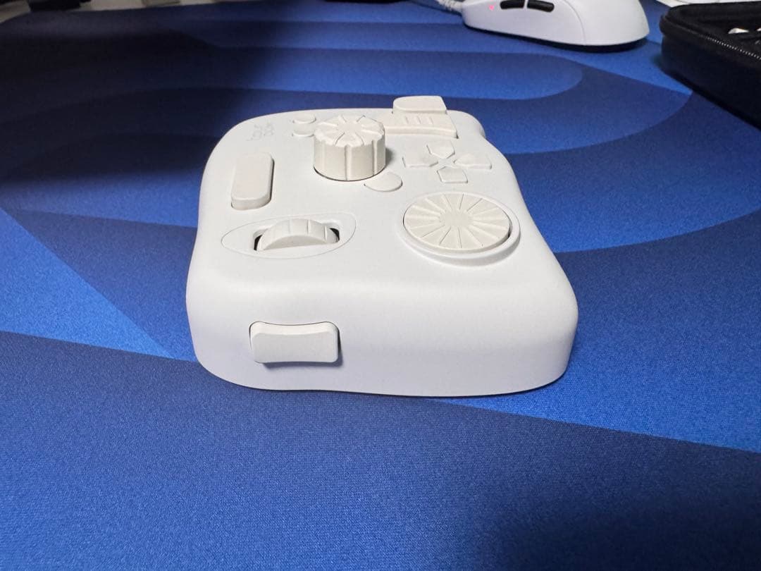 Tour Box Elite White 持ち運びケース付き