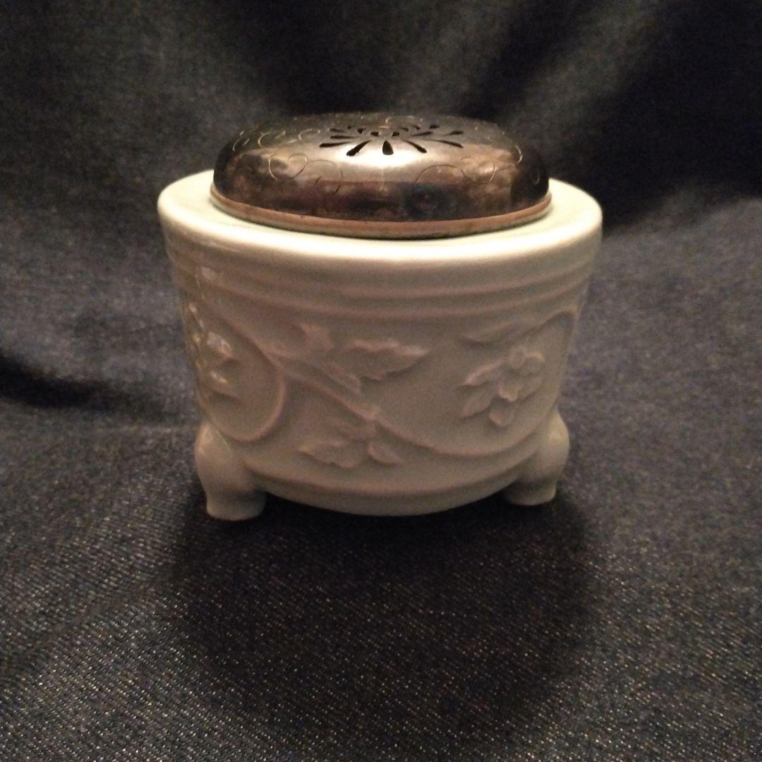 青磁焼　銀蓋　花模様の陶器香炉　骨董　お香