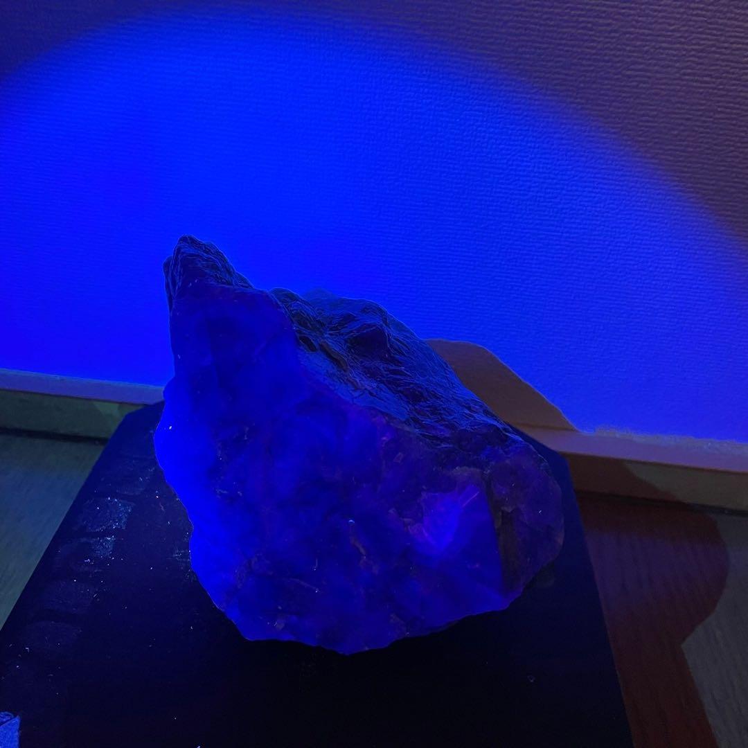 蛍光鉱物　強蛍光フローライト　約1,200g 産地湖南省　蛍石