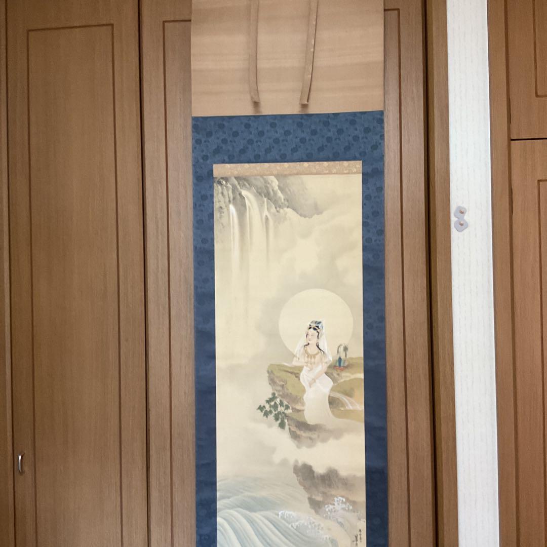 華 泉 筆 絹本彩色画 【 滝 観 世 音 図 】 共箱在