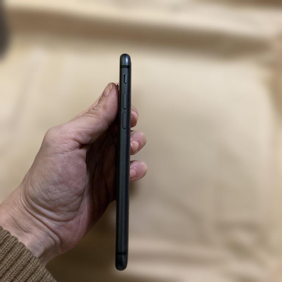 iPhone 本体 ブラック バッテリー84%