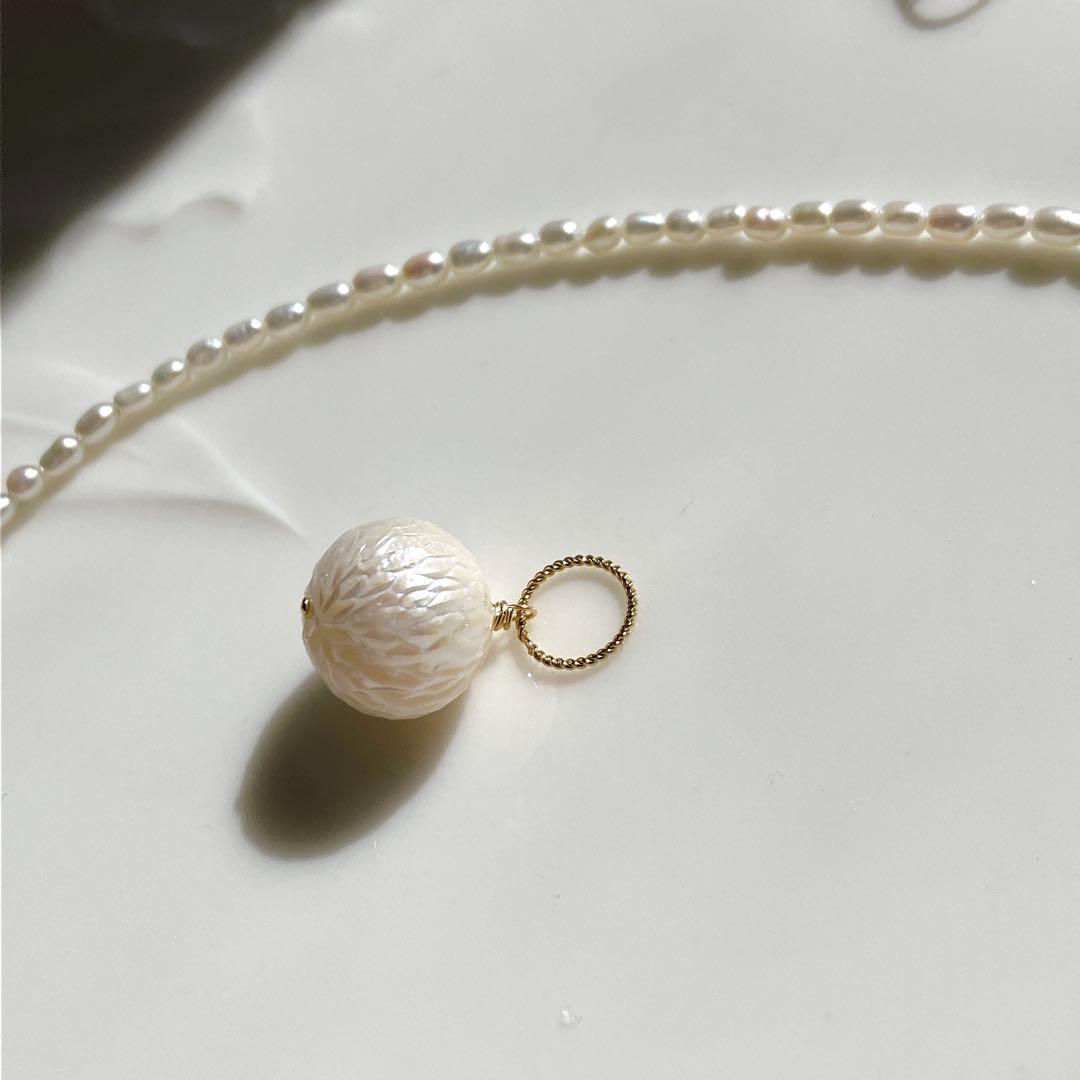 桃色の雲◆ドラゴンスケールカービング✧淡水パールネックレストップ