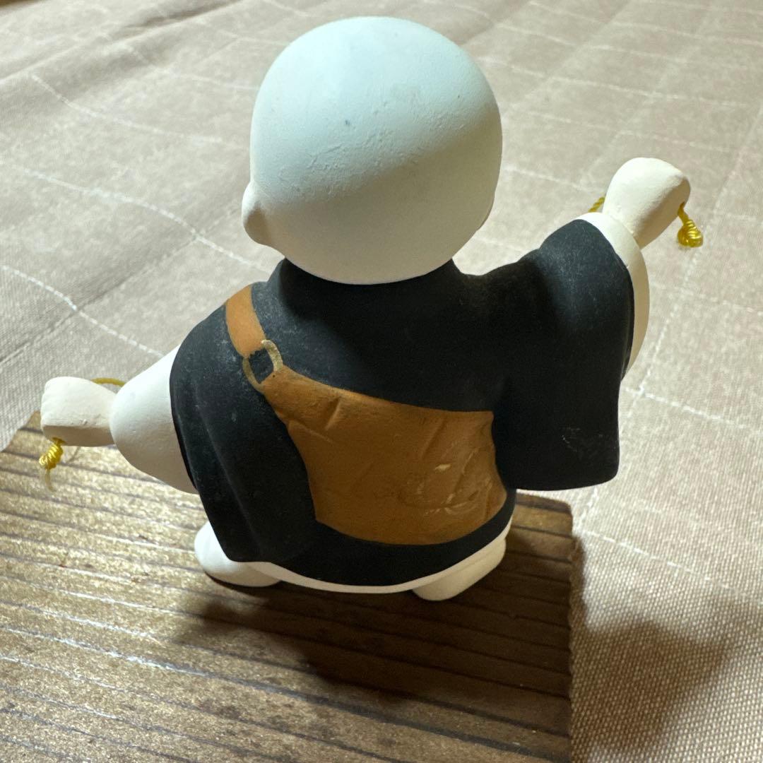 陶器製子供人形と虎の絵