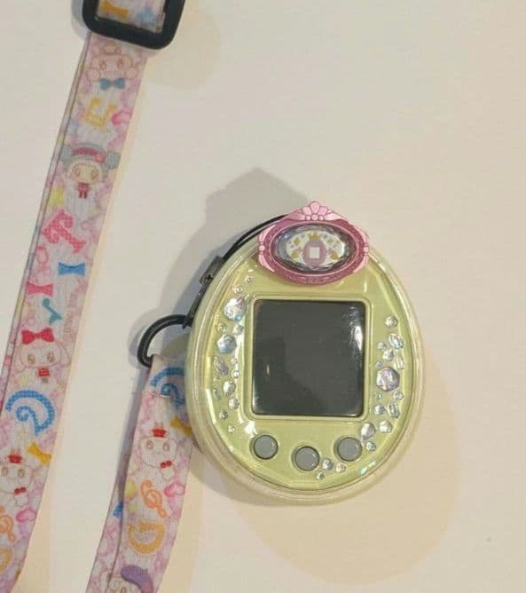 たまごっちp's イエロー たまデコピアスアニバーサリーチェンジ&ストラップ付き