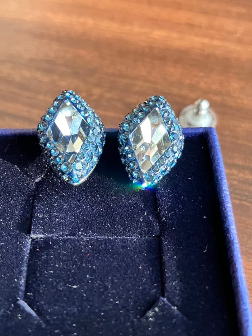 ★SWAROVSKI　スワロフスキー　ピアス【両耳用】アトリエスワロフスキー