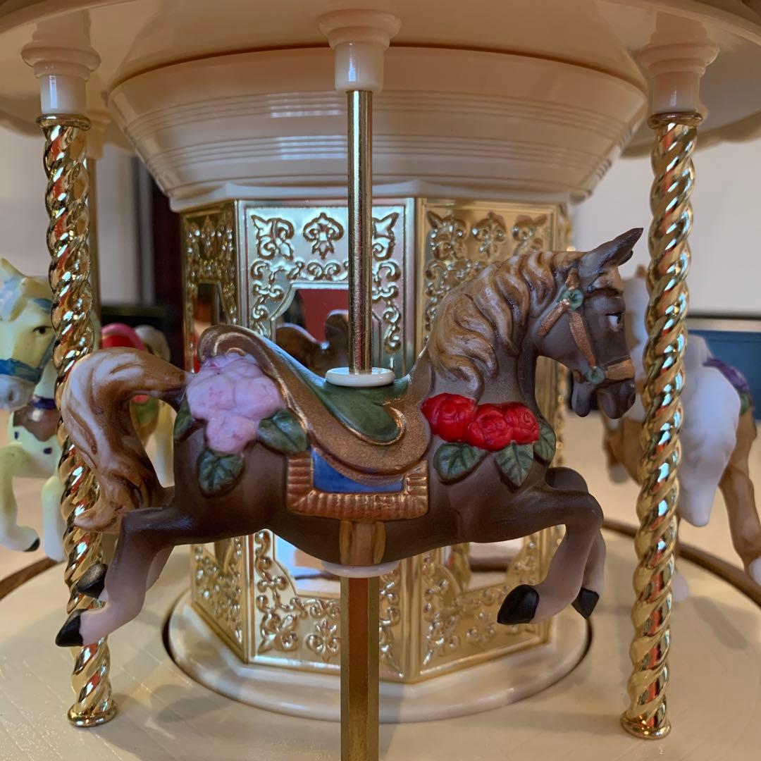 【新品　未使用】小樽　メリーゴーランド オルゴール　高さ36cm横幅25cm