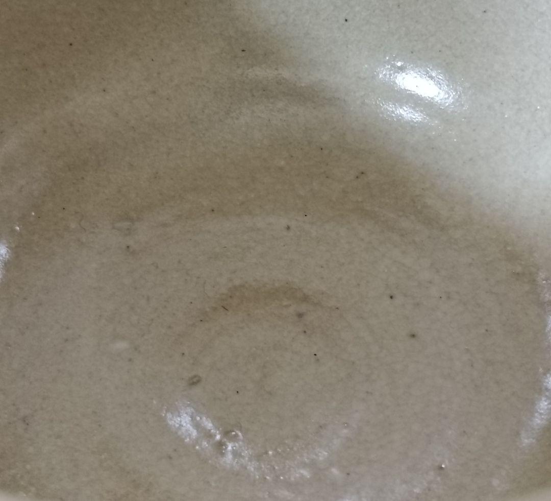 喜多里加作　織部釉茶碗　金彩陶印