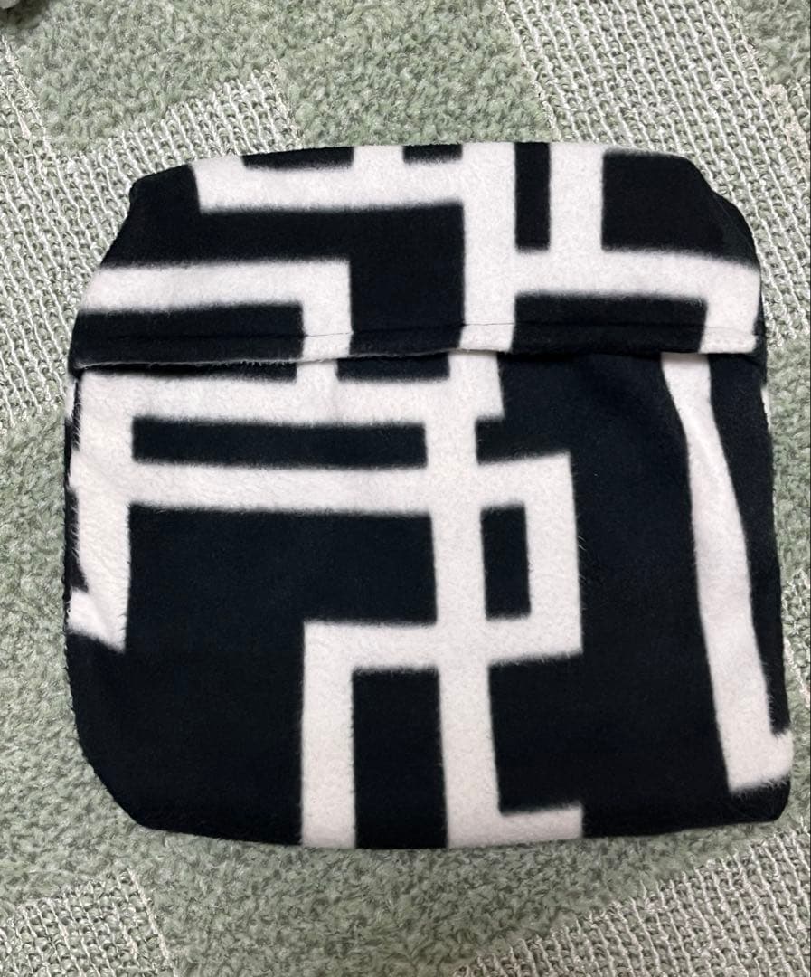 布袋寅泰 25thツアー限定大型G柄ブランケット！