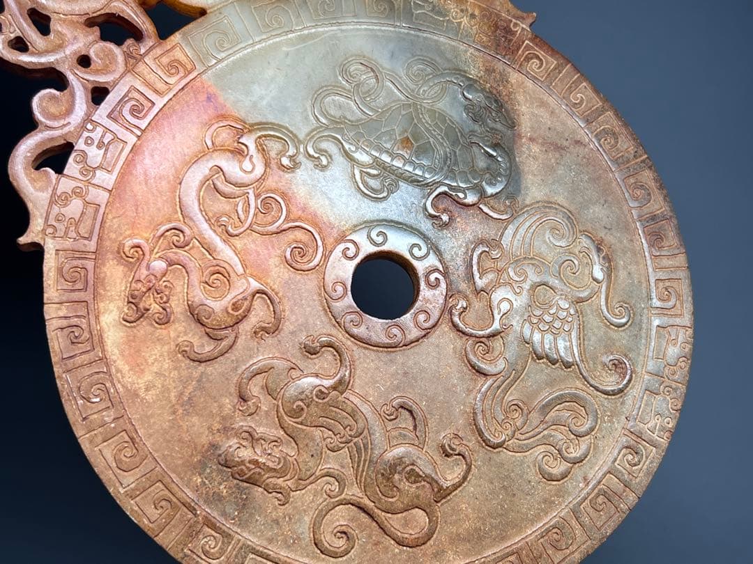 中国古美術　大型玉璧　賞物　旧蔵　置物　高古玉　本玉　雷紋四神獣　両面彫　箱付き