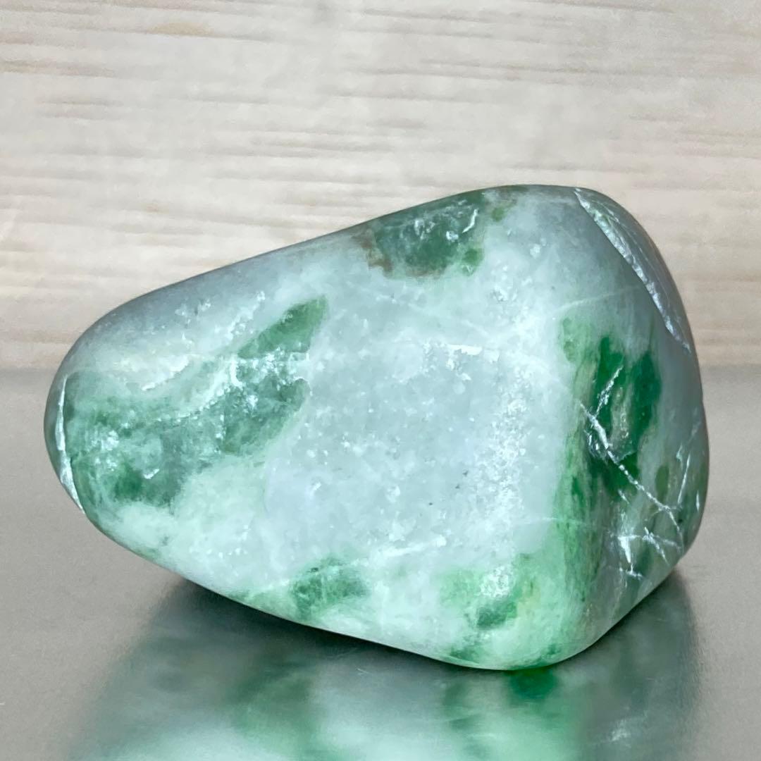 【専用品】　糸魚川翡翠　インペリアルジェダイト　翡翠　原石　93.7ｇ