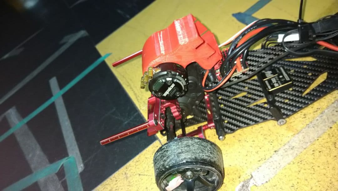 RD2.0フルチューン、メタルガレージシャーシ、GRK5RHナックル赤