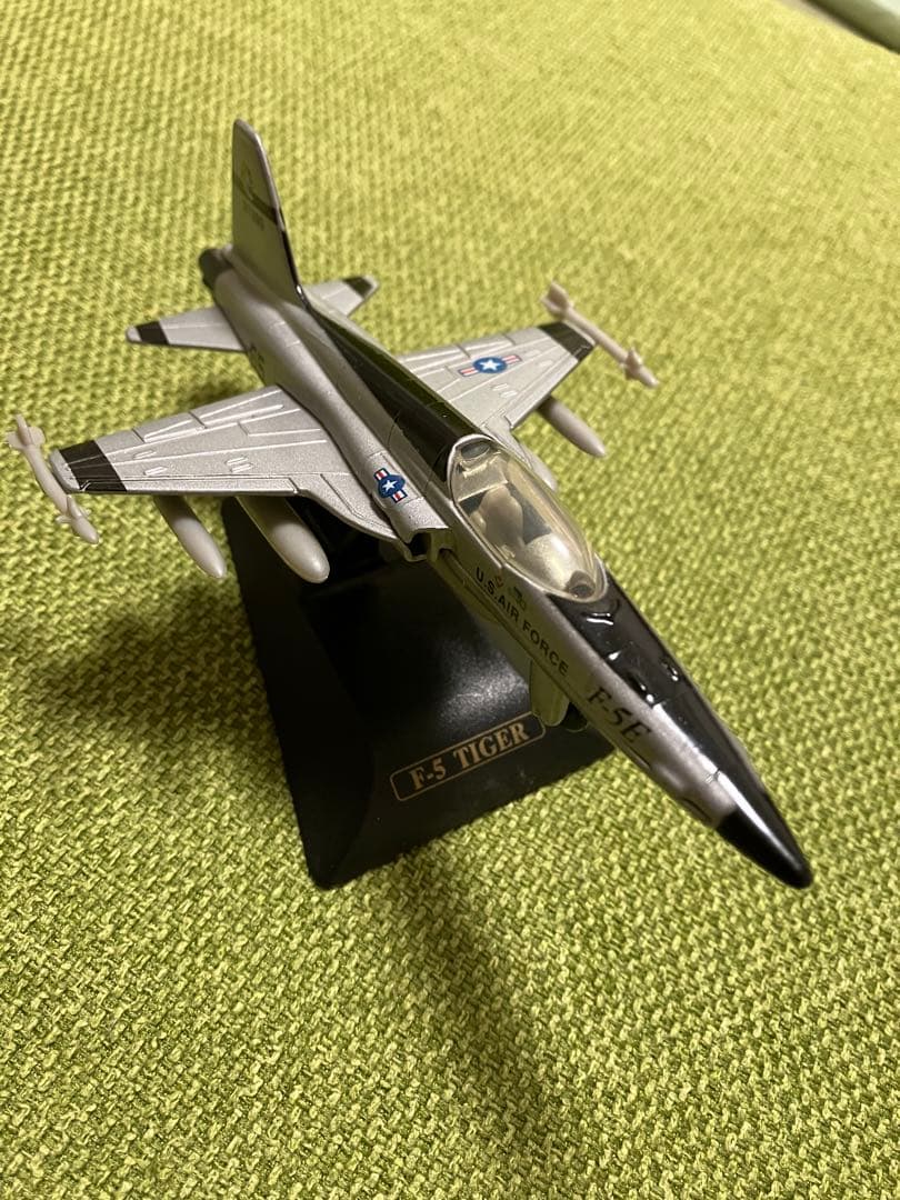 戦闘機　模型　F-5   タイガー
