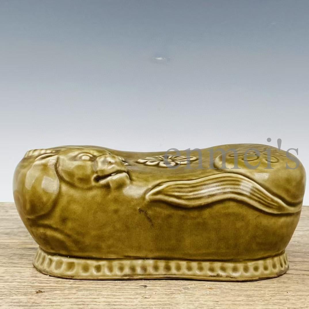 【定窯系 オリーブグリーン釉 牛枕】牛型陶枕／花模様装飾／中国古陶磁風