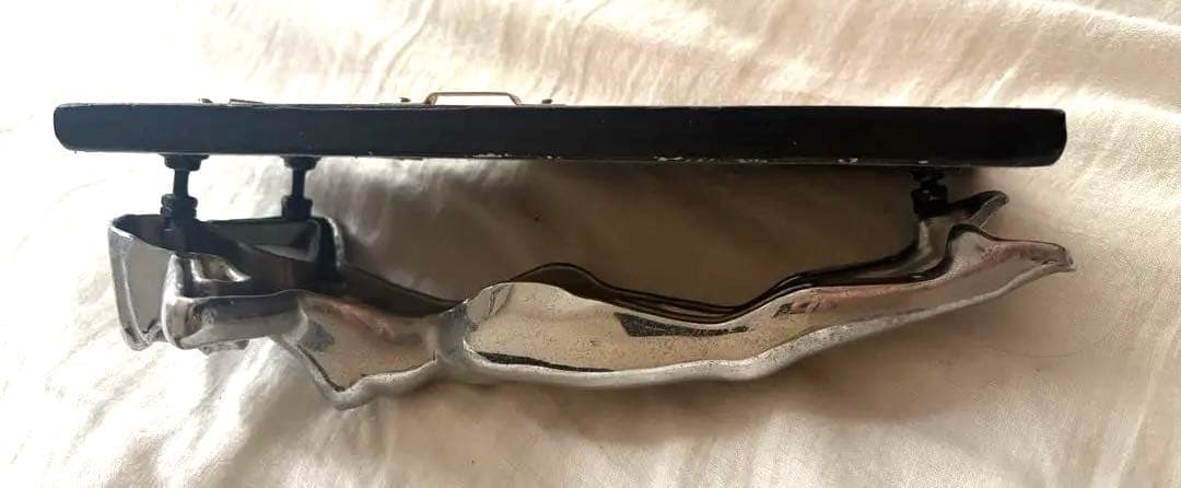 メタル製 女性ヌード像 壁掛け用　シュルレアリスム　マンレイ　オブジェ　アート