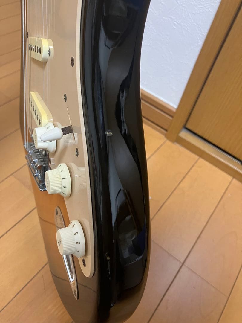 Squier by fenderストラトキャスター サンバースト スクワイヤー