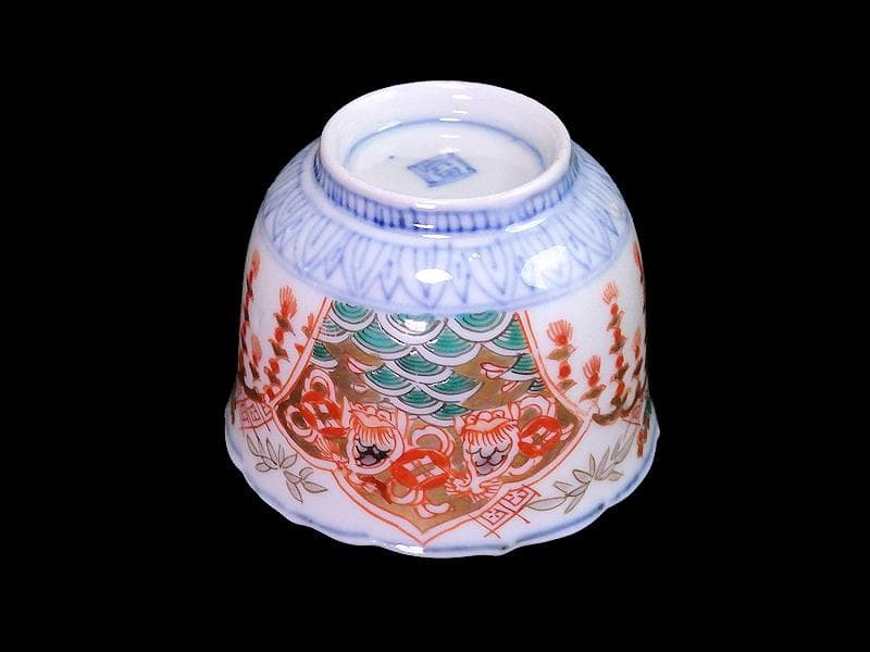 古伊万里　金襴手　瓔珞紋に松竹梅　獅子に青海波の図　猪口　E767AS-CRj