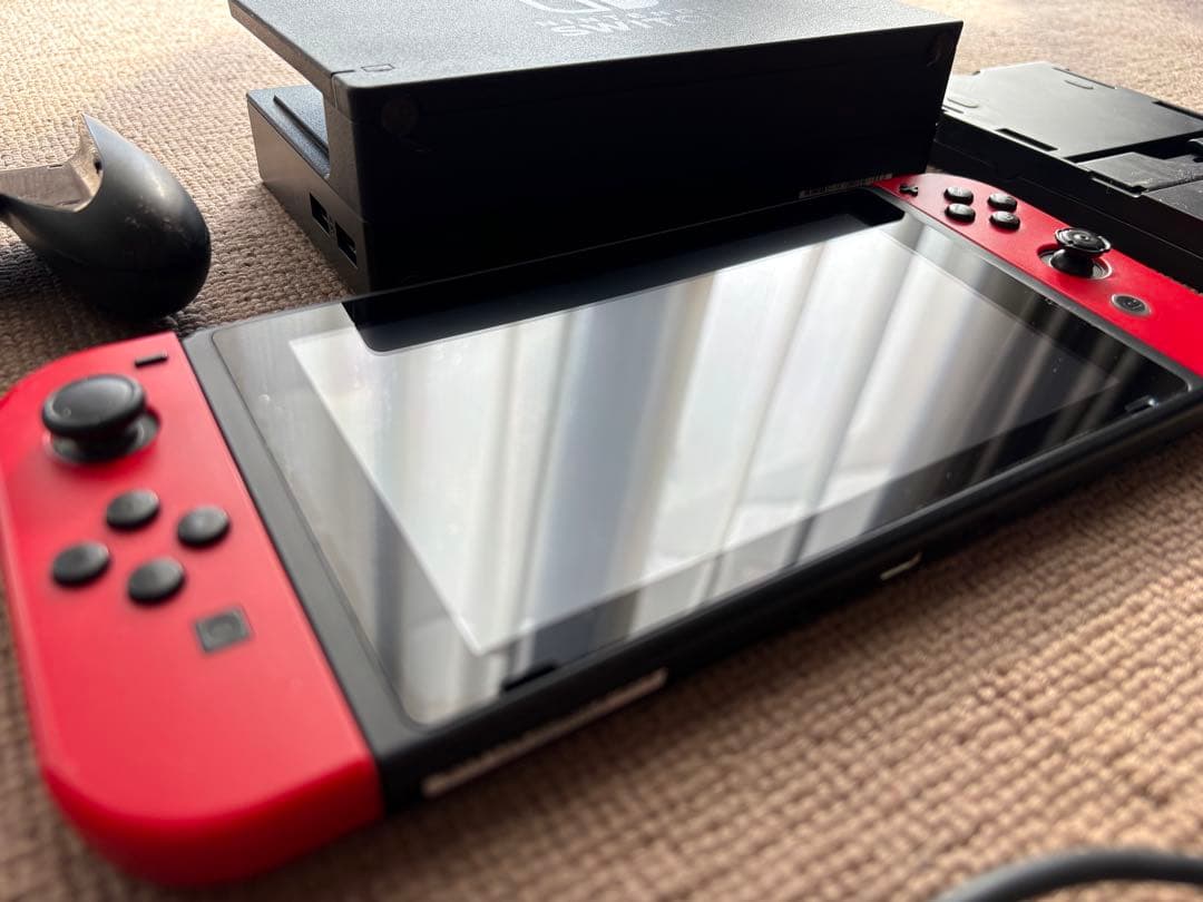 ま*る様 Nintendo Switch 赤色 本体と付属品