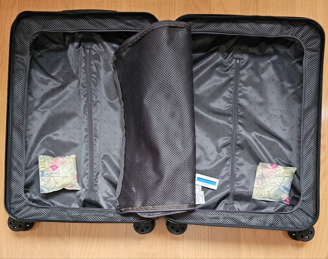 ☆ リモワ エッセンシャルライト キャビンS 31L グロスブルー 新品同様品