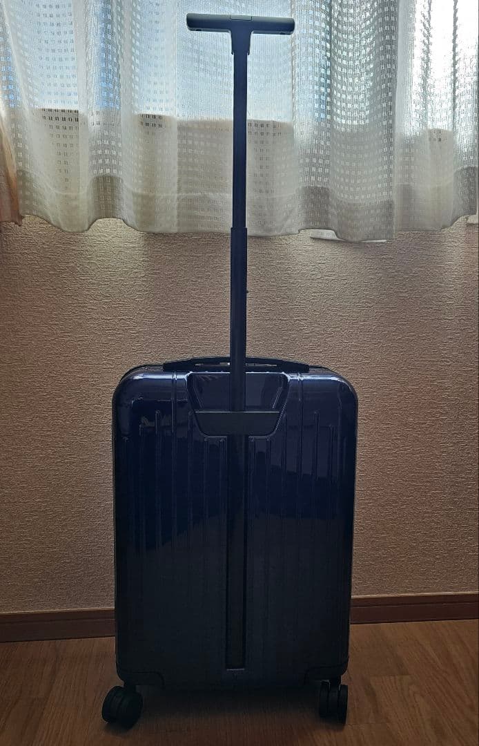 ☆ リモワ エッセンシャルライト キャビンS 31L グロスブルー 新品同様品