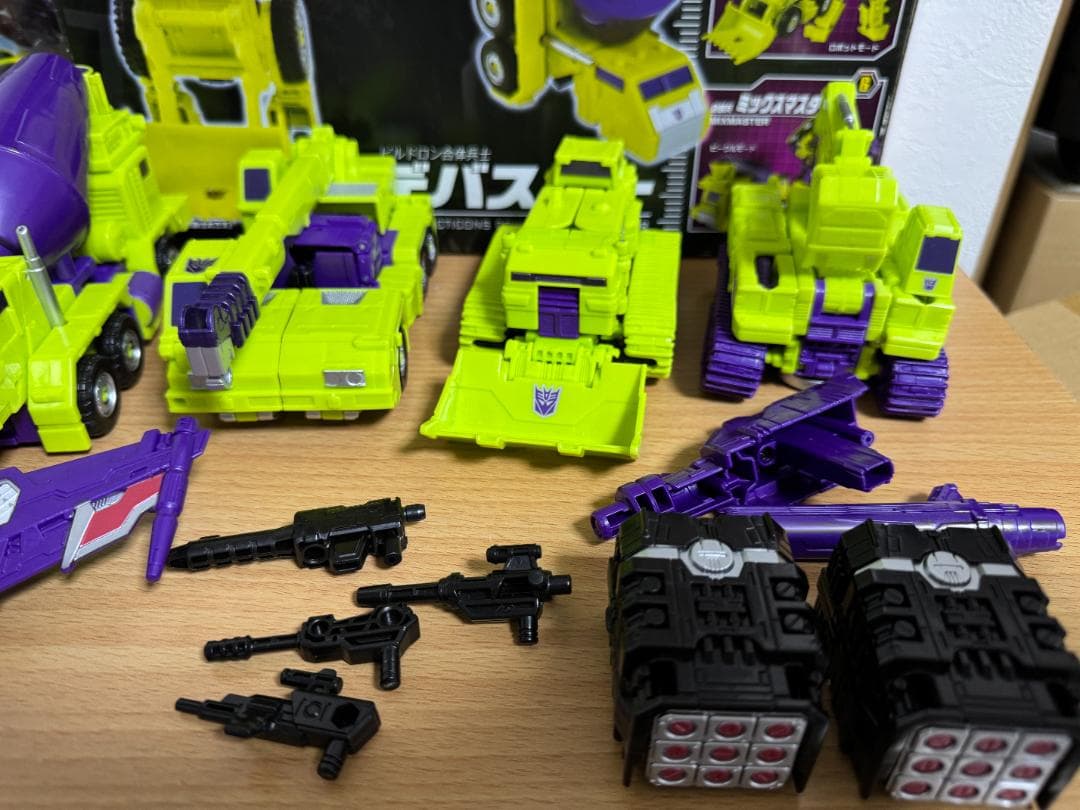 タカラトミー　トランスフォーマー　ユナイトウォリアーズ　デバスター　UW-04