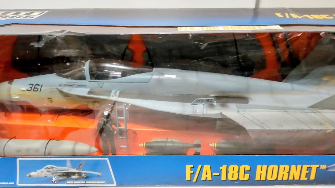 ELITEエリート 1/18 　F18Cホーネット模型