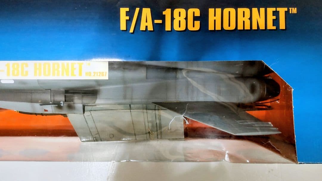ELITEエリート 1/18 　F18Cホーネット模型