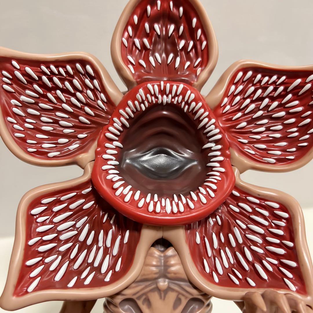 ストレンジャーシングス デモゴルゴン　ソフビ フィギュア　貯金箱