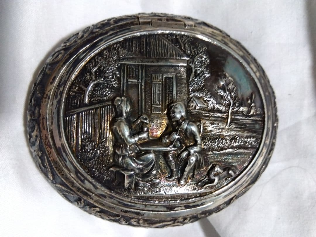 ♪小箱　ボンボニエール？ 銀製？ 犬の刻印 ？