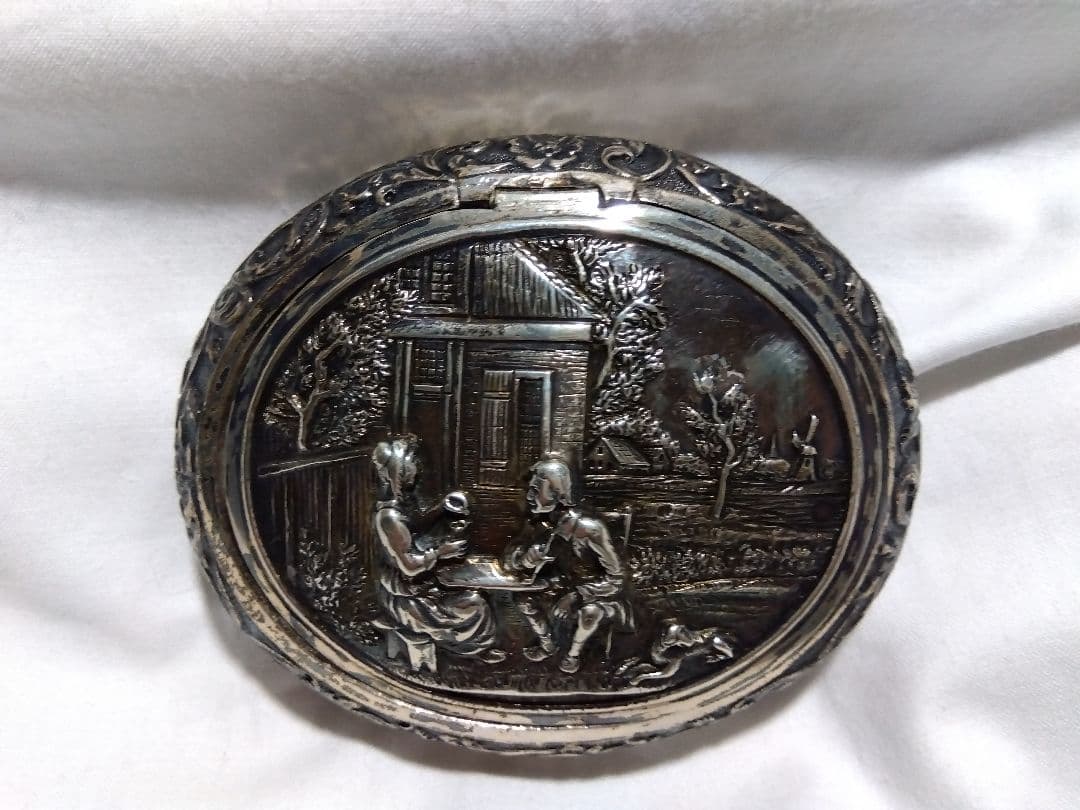 ♪小箱　ボンボニエール？ 銀製？ 犬の刻印 ？