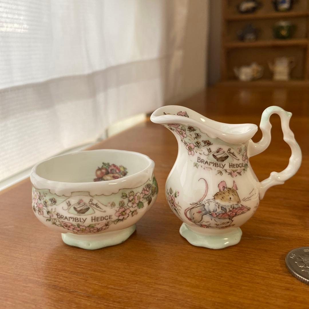 英国　ロイヤルドルトン ブランブリーヘッジ ミニチュア　ティーセット　イギリス