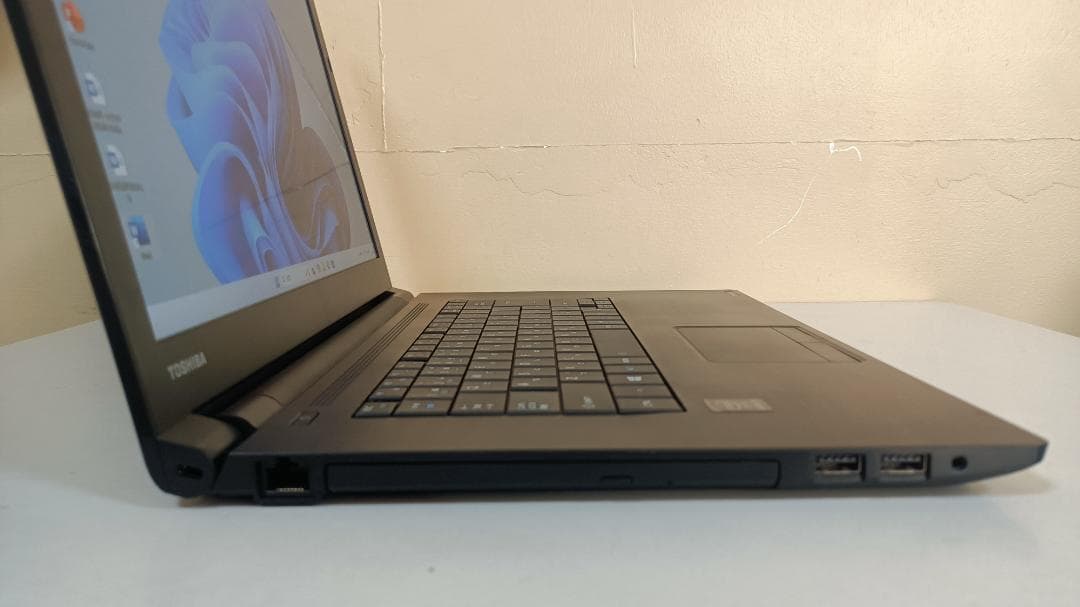 美品ノートパソコンTOSHIBA第五世代Corei5 SSD256Gメモリ16G