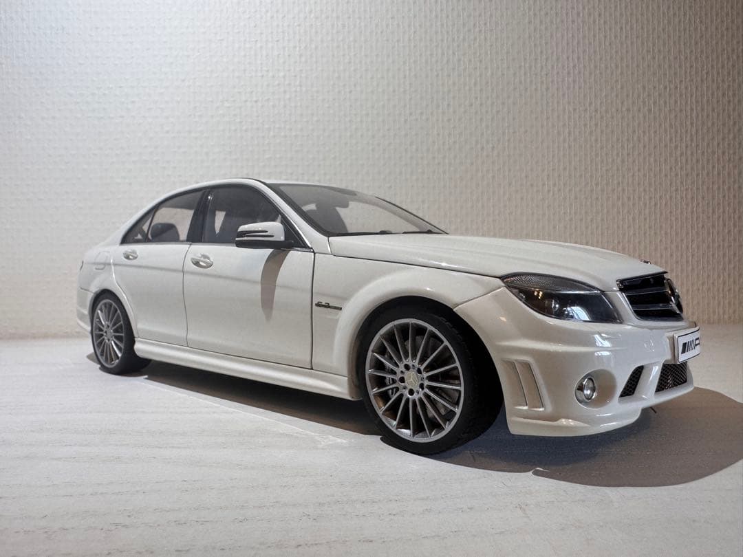 AUTOart Mercedes-Benz C63 AMG 1:18 ホワイト
